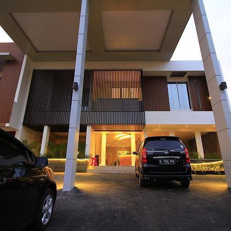 วิโนเทล จิเรบอน Hotel ภายนอก รูปภาพ